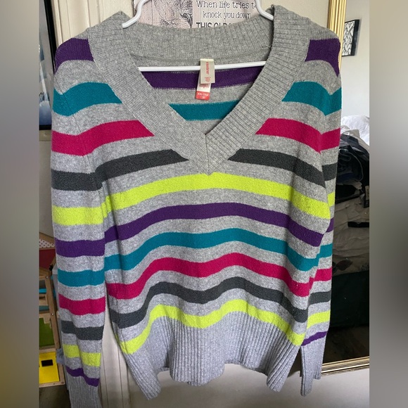 Women's V-Neck Striped Sweater - Picture 1 of 2